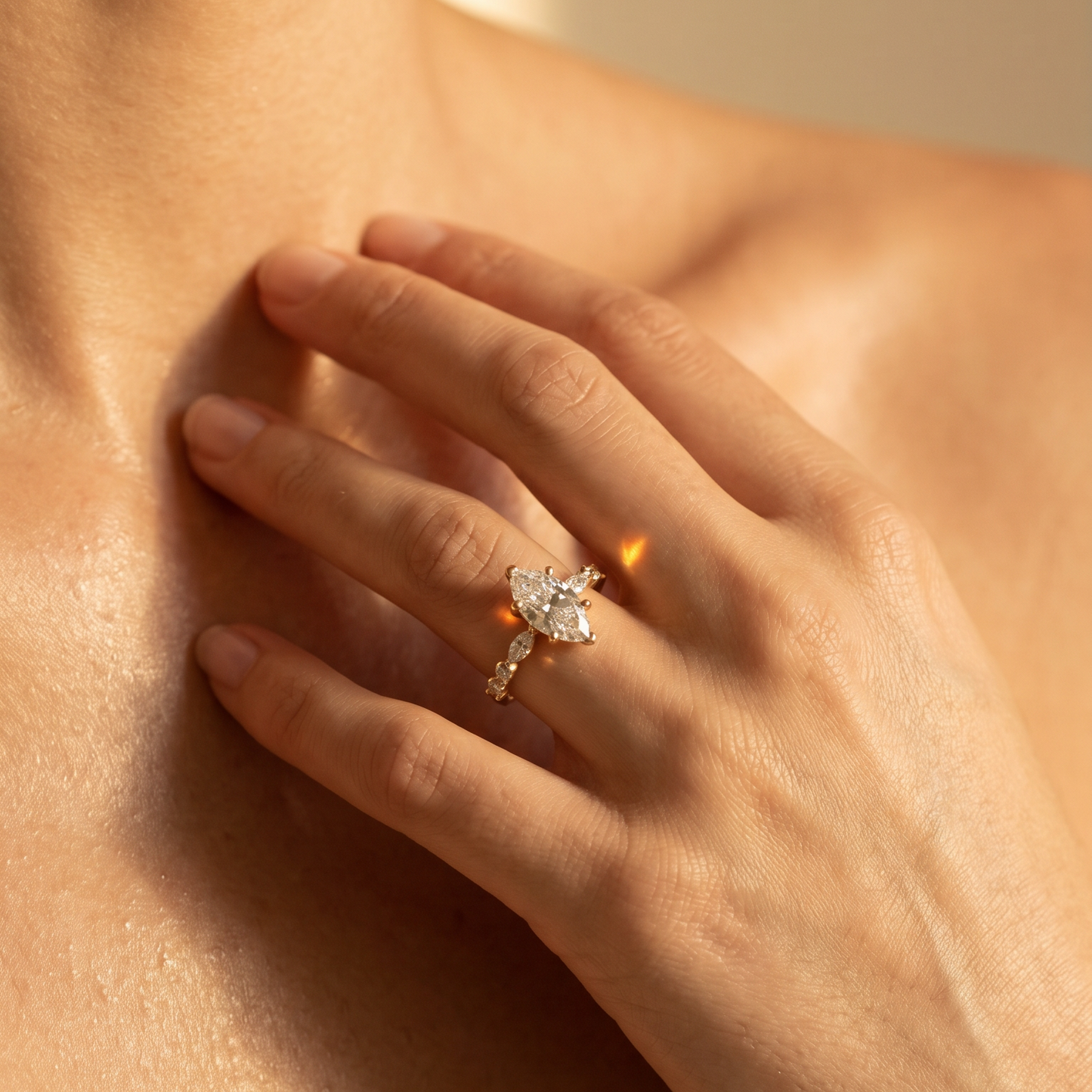 Anillo Destello Marquise — Oro Sólido 10K / 14K / 18K con Diamante de Laboratorio o Moissanita