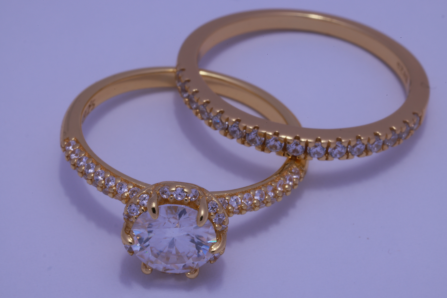 Duo de mujer Cumbre de Amor con piedra mosanita 1CT