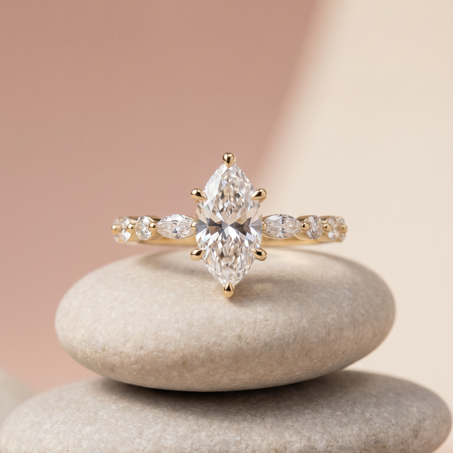 Anillo Destello Marquise — Oro Sólido 10K / 14K / 18K con Diamante de Laboratorio o Moissanita