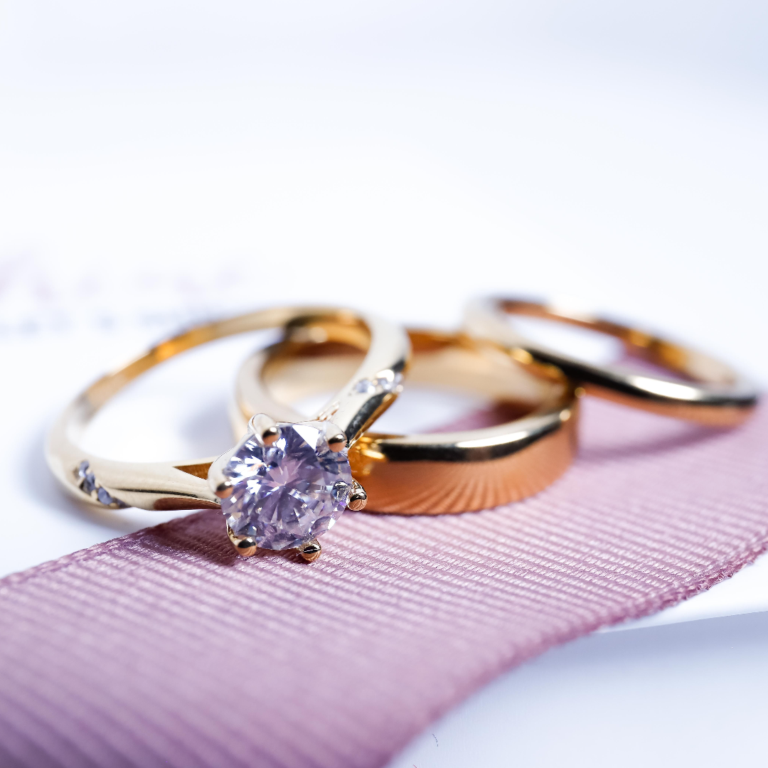 Trio de boda con piedra Moissanita de 1CT - Oro Solido