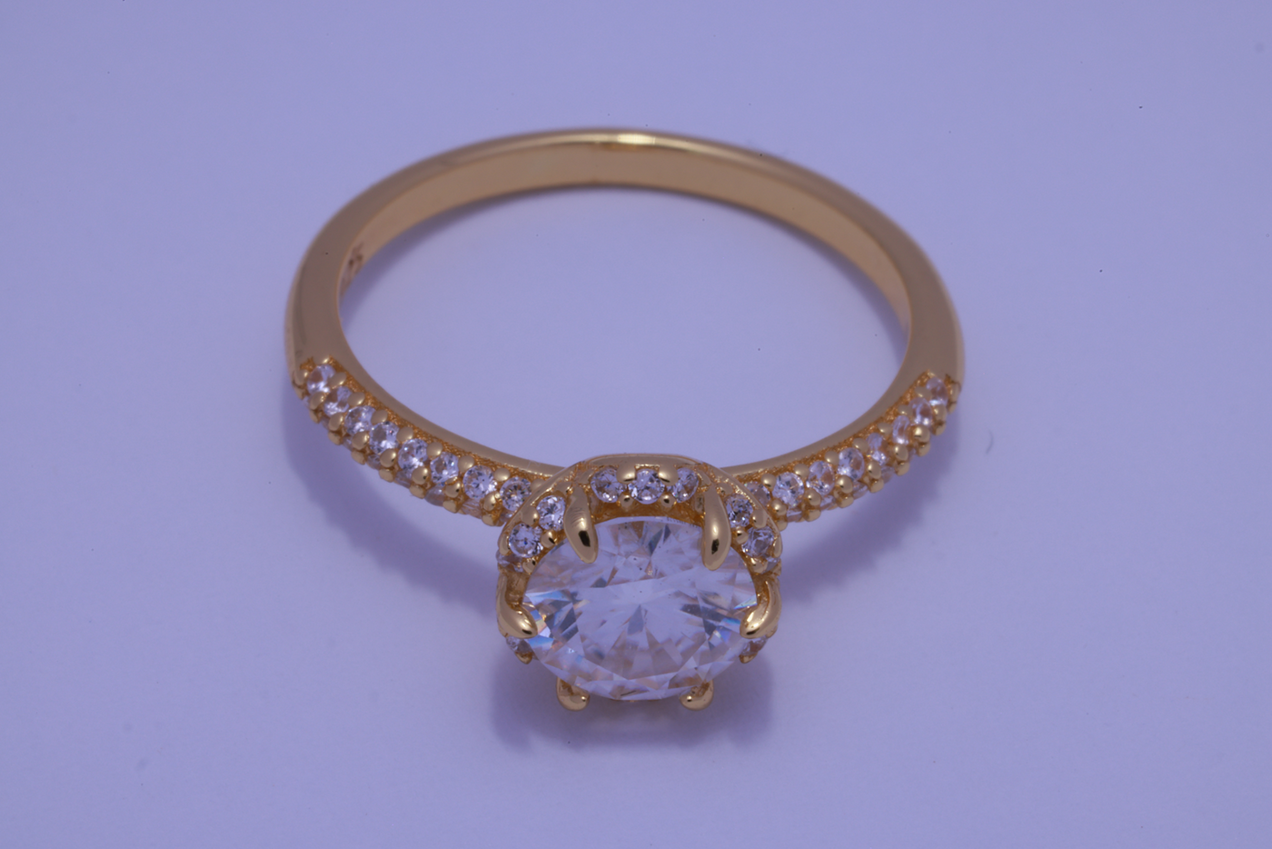Anillo de compromiso Cumbre de Amor con piedra moissanita 1CT en oro, vermeil o plata 925 — SilverShine (vista 2)