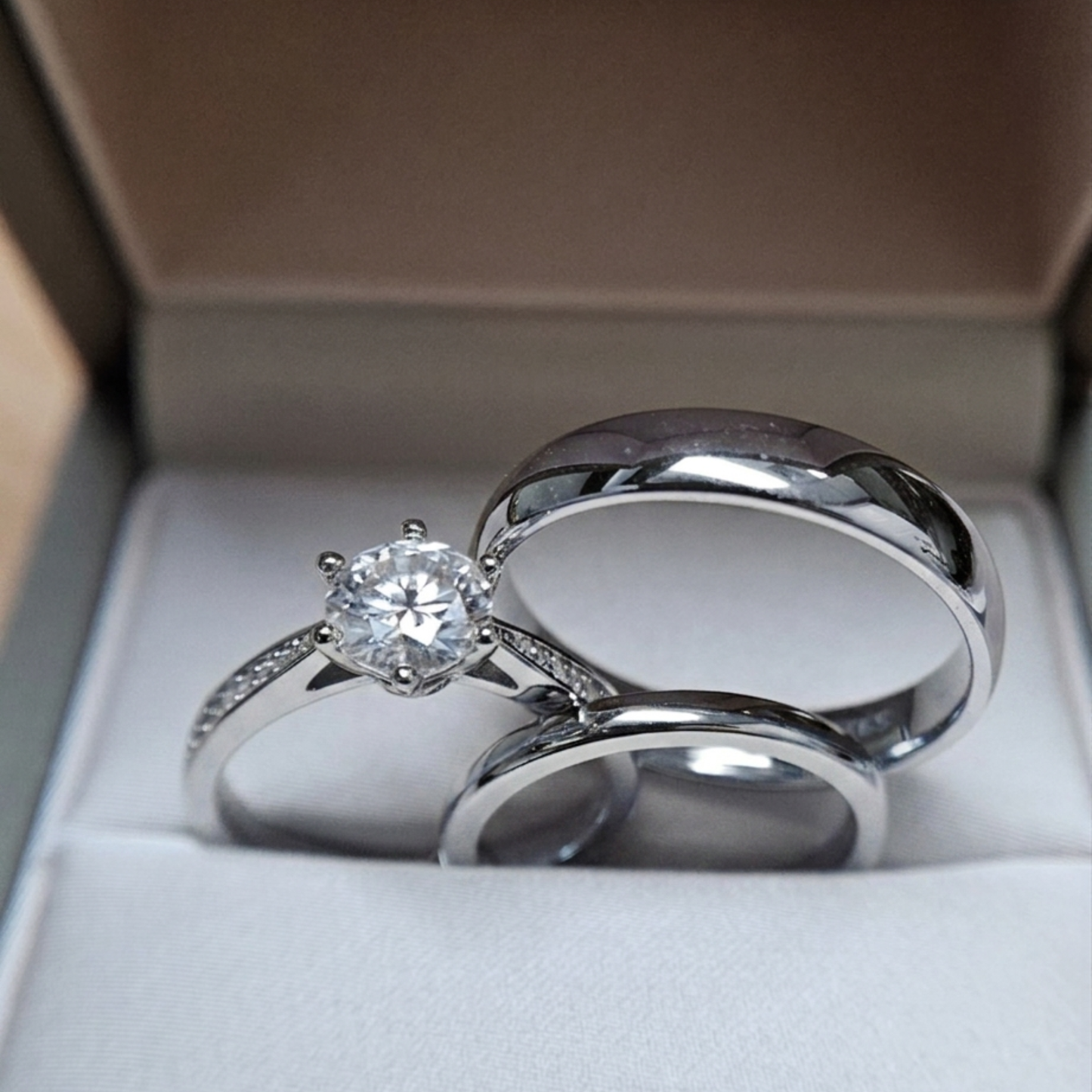 Trio Nexo Radiante - Plata 925 con baño de oro blanco - Moissanita