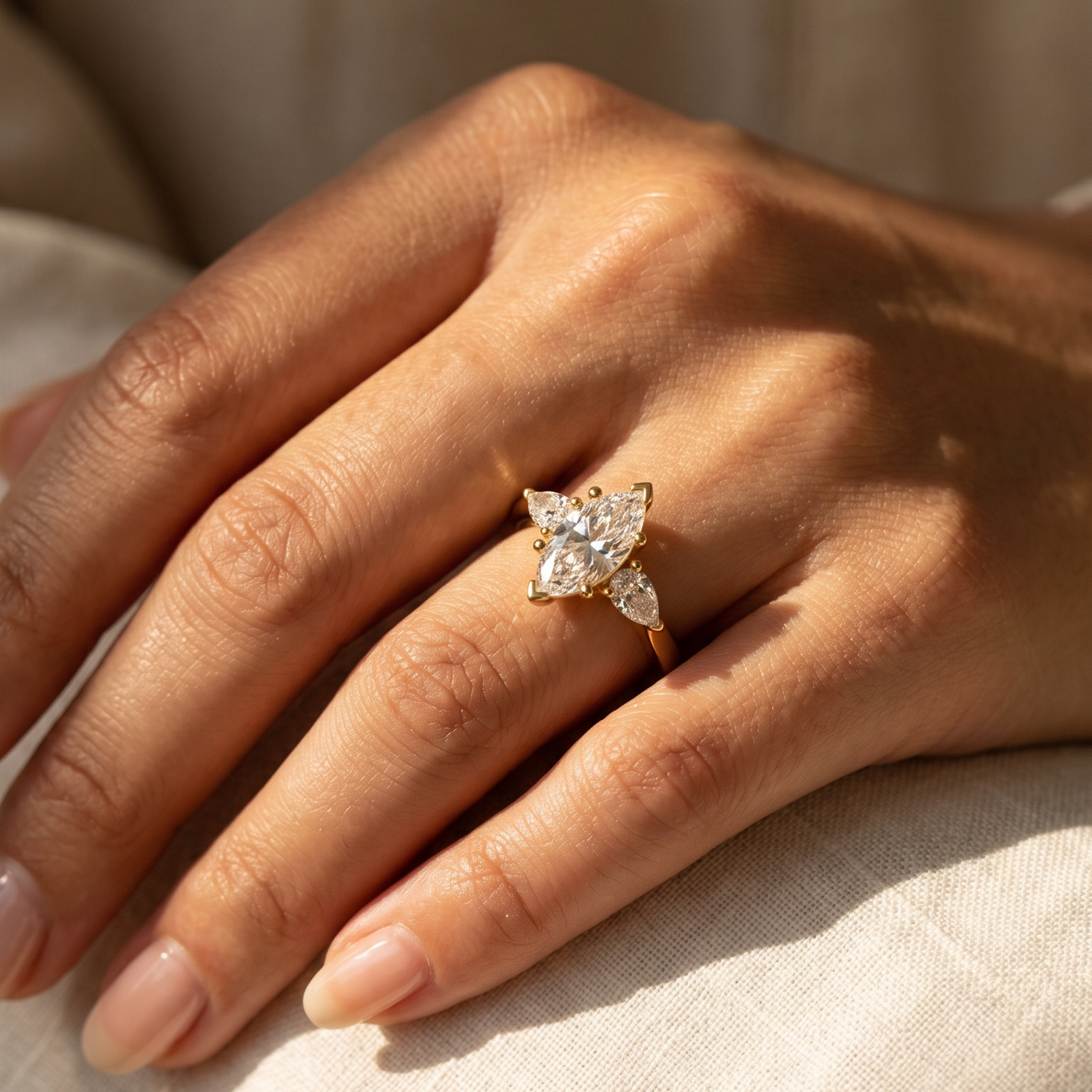 Trinidad de Amor · Anillo de Compromiso Tres Piedras en oro, vermeil o plata 925 — SilverShine (vista 5)