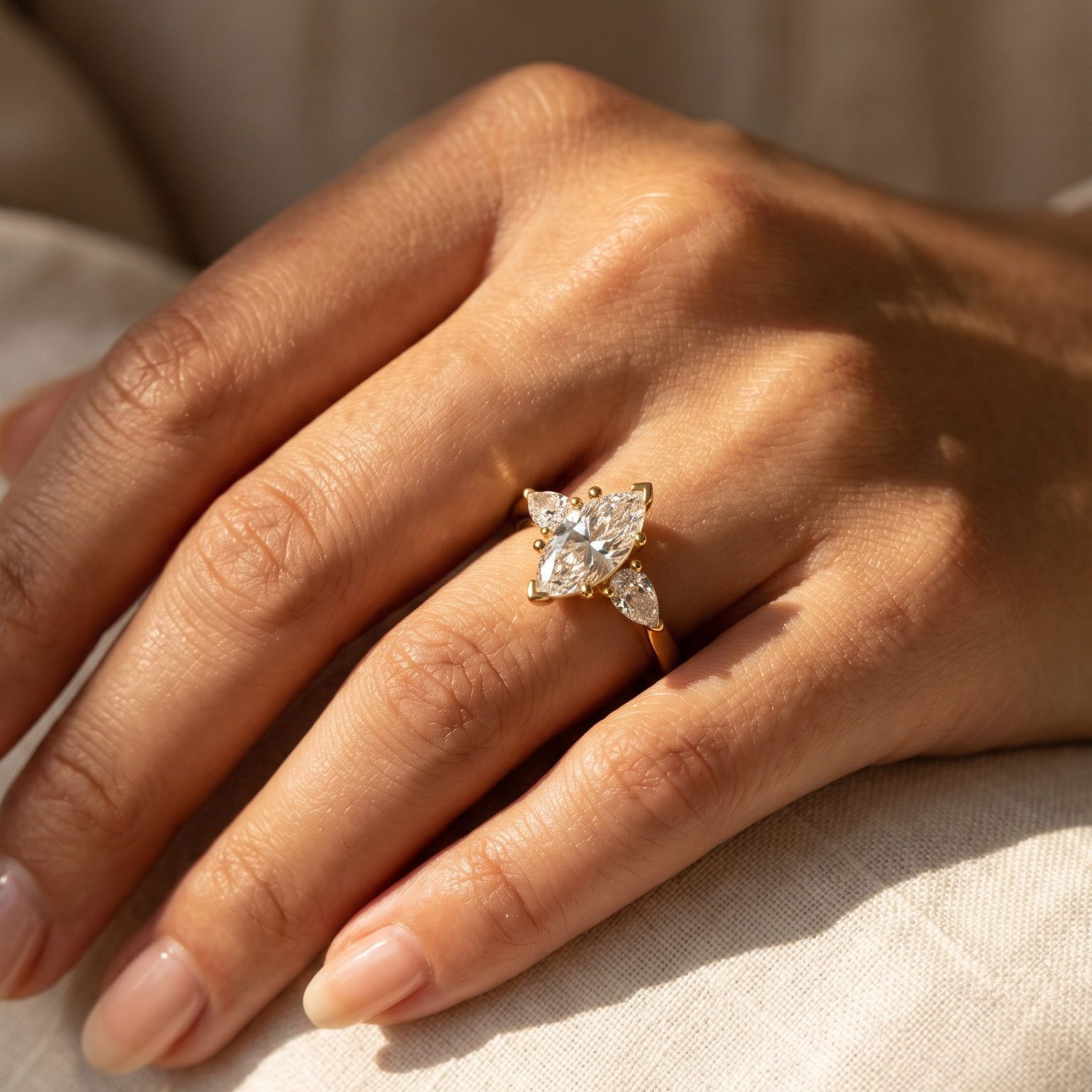 Trinidad de Amor · Anillo de Compromiso Tres Piedras en oro, vermeil o plata 925 — SilverShine (vista 5)