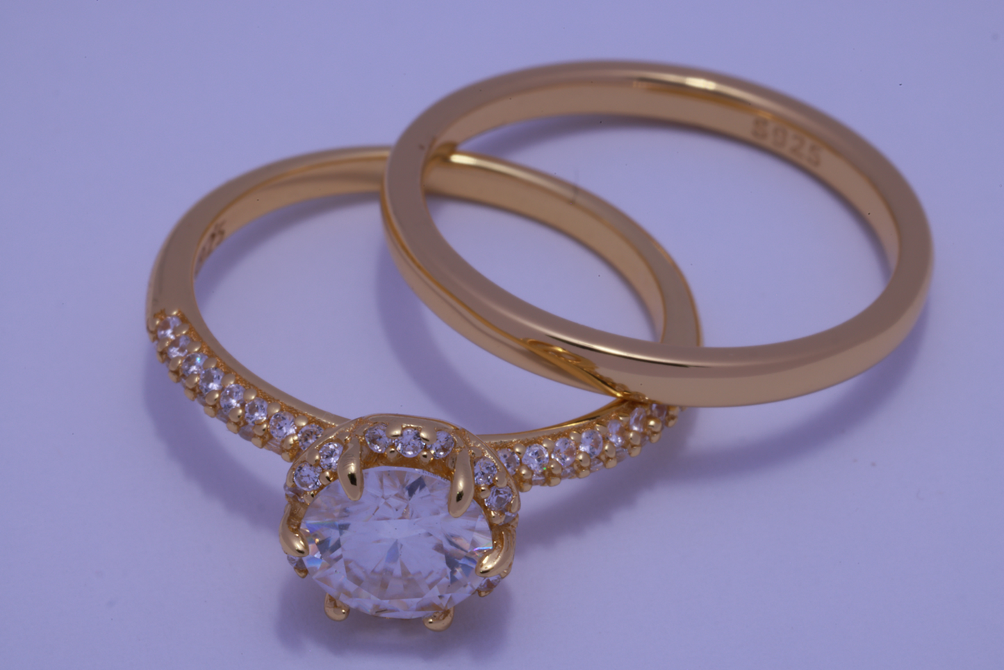 Duo de mujer Cumbre de Amor con piedra mosanita 1CT