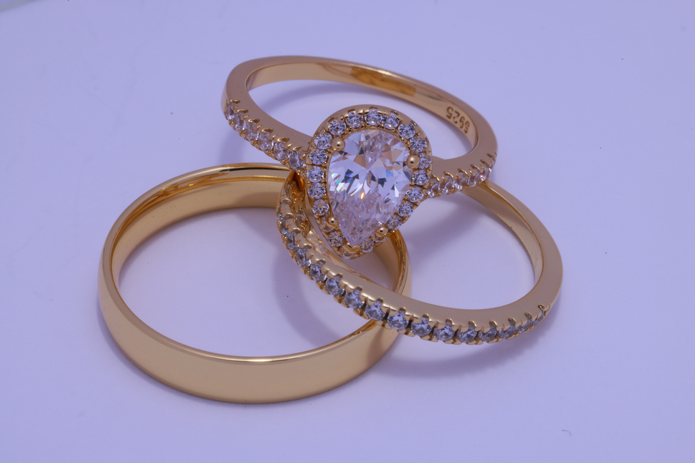 El Trío Perfecto con circonia en forma de gota en oro sólido — SilverShine (vista 2)