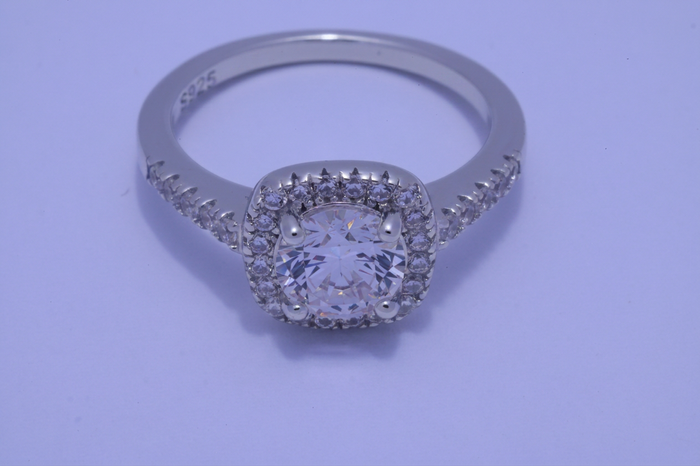 Anillo de compromiso Brillo del Destino con circonia en plata 925 — SilverShine (vista 2)