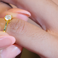 Anillo de compromiso Alma Unida con piedra mosanita 0.50CT