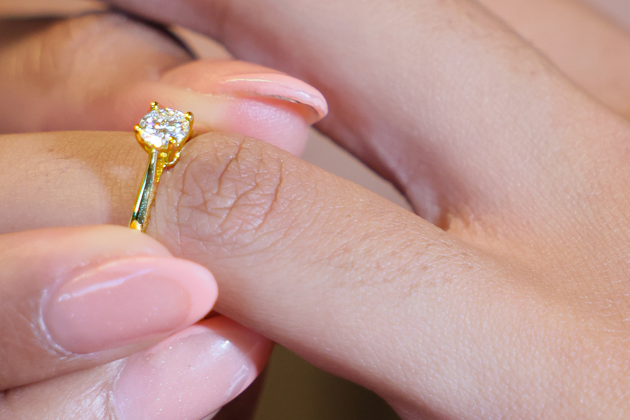 Anillo de compromiso Alma Unida con piedra mosanita 0.50CT