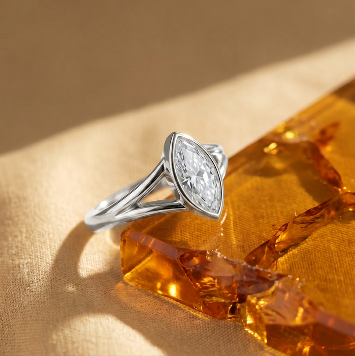 Caricia Dorada · Anillo solitario marquise bezel en plata 925 — SilverShine (vista 7)