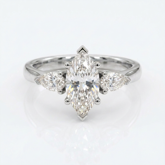 Trinidad de Amor · Anillo de compromiso tres piedras en plata 925 — SilverShine
